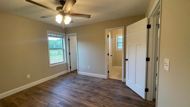 Building Photo - Cosby 2/2 Brand New Duplex