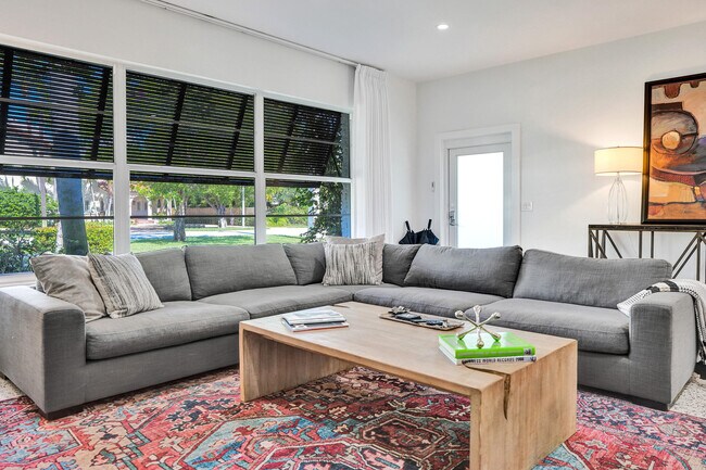 Building Photo - 221 N Swinton Ave