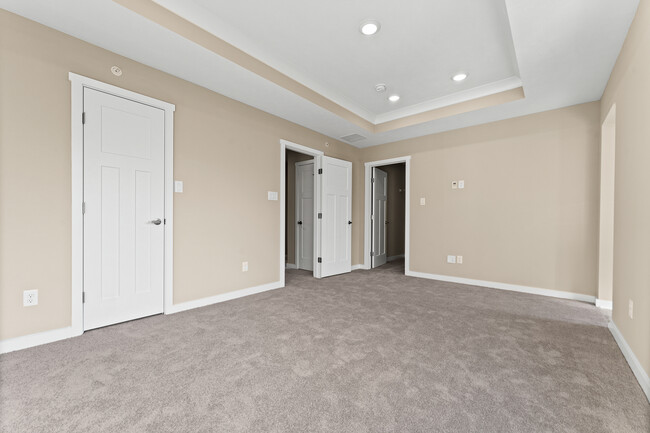 Building Photo - 709 Ravenshire Ct