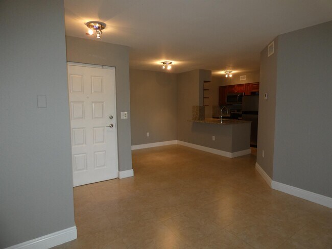 Building Photo - 2841 N Oakland Forest Dr