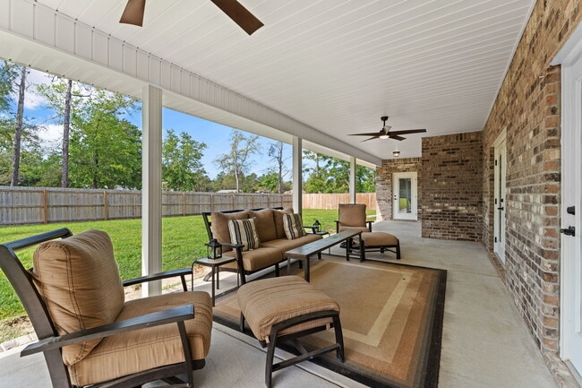 Building Photo - 5568 Micanopy Dr