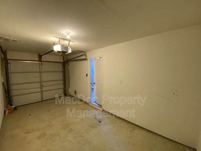 Building Photo - 302 Brenton Rd
