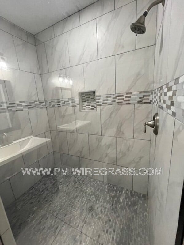 Building Photo - 347 Spruce Ln
