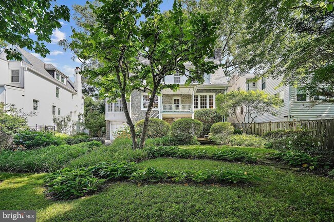 Building Photo - 3612 Albemarle St NW