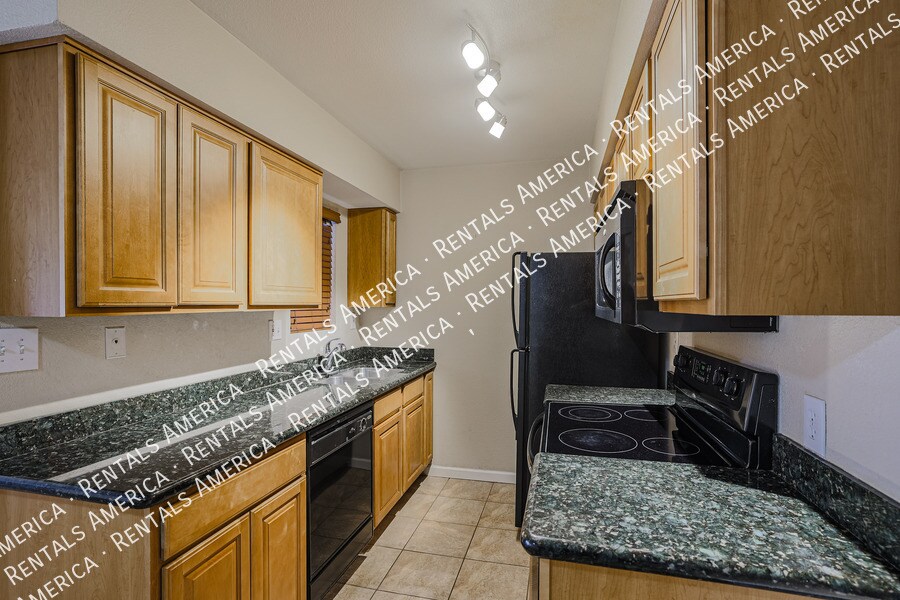 Building Photo - 5877 N Granite Reef Rd