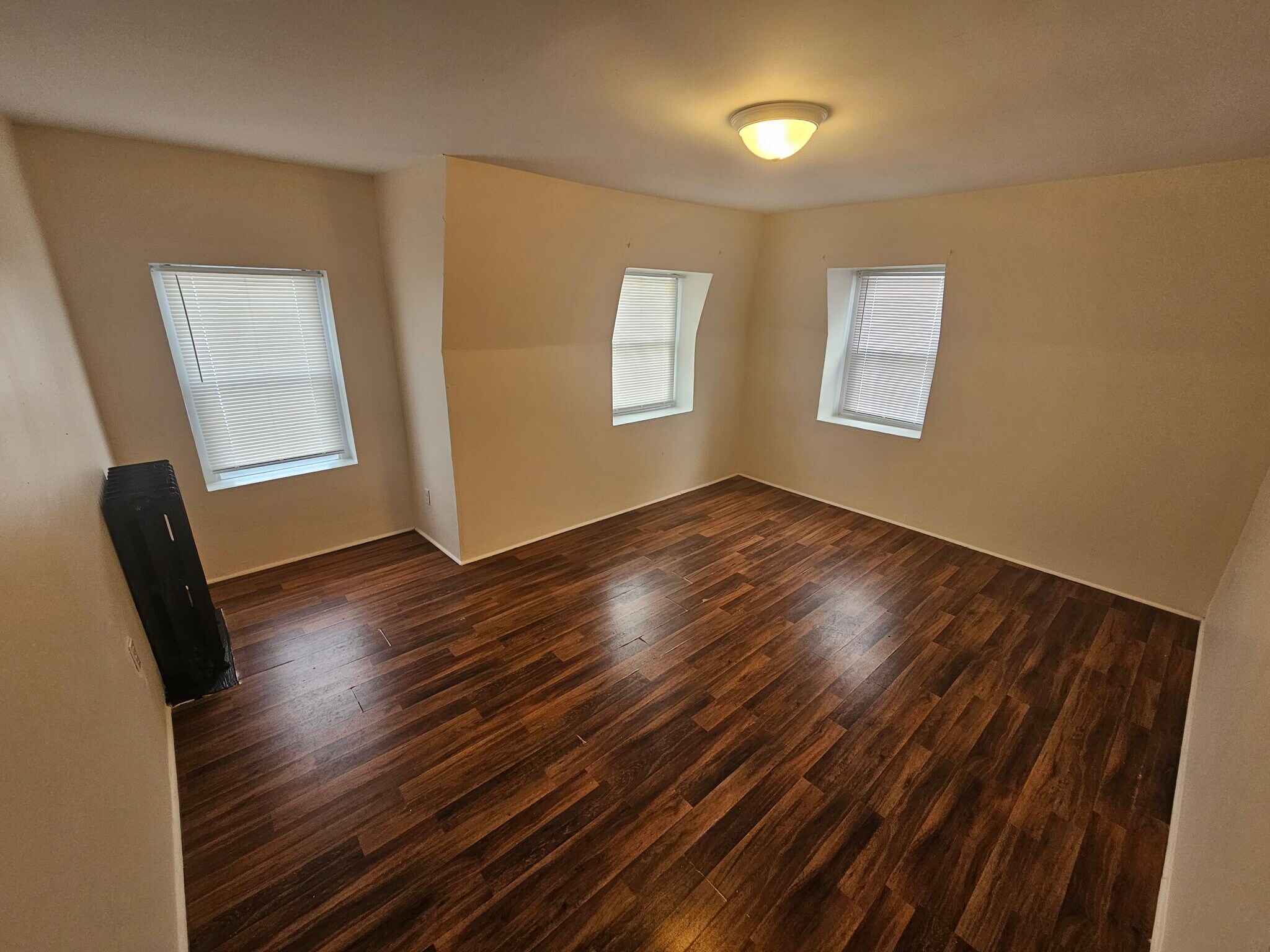 Building Photo - 132 W Douglass St