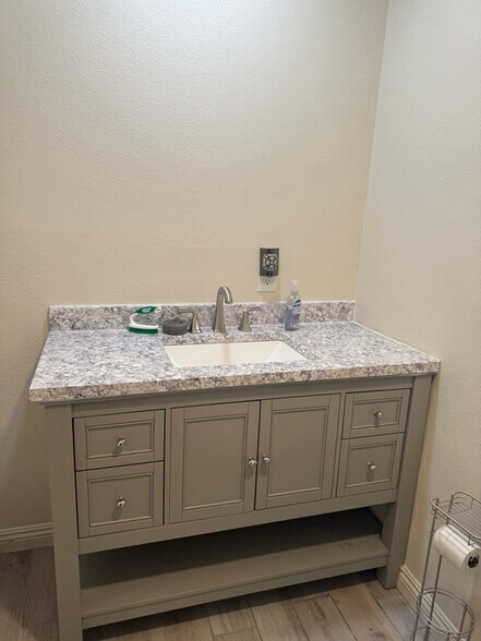 Building Photo - 2757 Bolker Dr