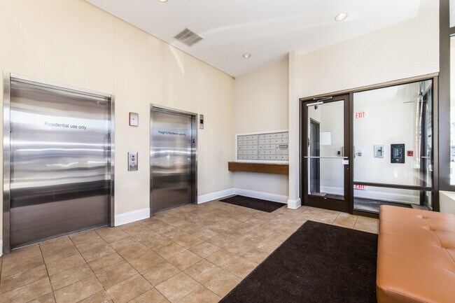 Building Photo - 120 N Northwest Hwy