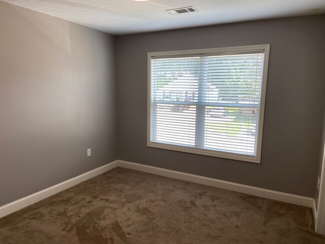 Building Photo - 403 Shady Pk Cv