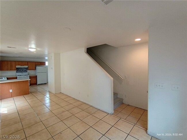 Building Photo - 5195 Shreve Ave