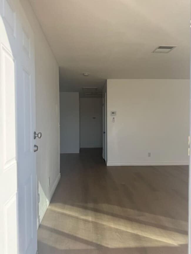 Building Photo - Cozy 2 Bedroom 1 Bathroom Home