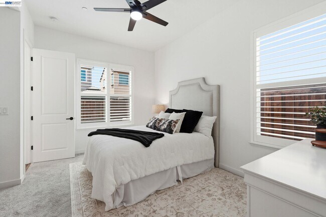 Building Photo - 1550 Plumas Dr