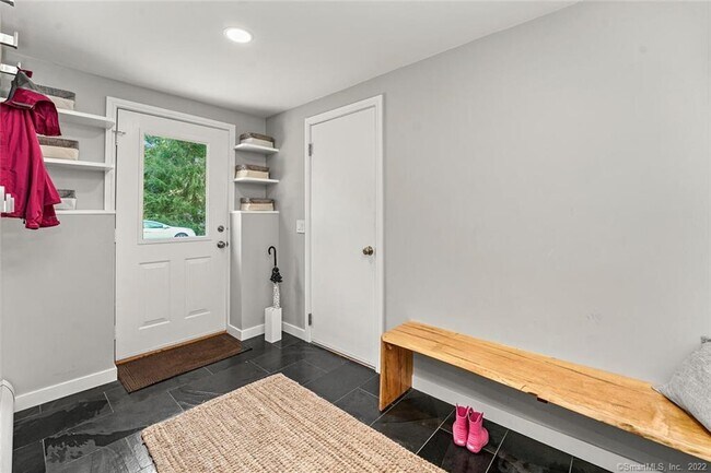 Building Photo - 50 Catoonah St
