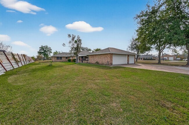 Building Photo - 10645 Oak Brook Dr