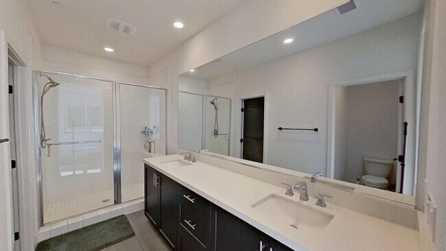Building Photo - 574 S Motif St