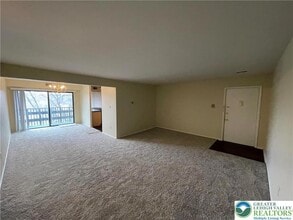 Building Photo - 1590 Alta Dr