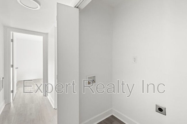 Building Photo - 9036 Beverly Dr N
