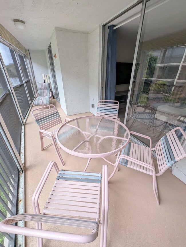 Building Photo - 740 E Ocean Ave