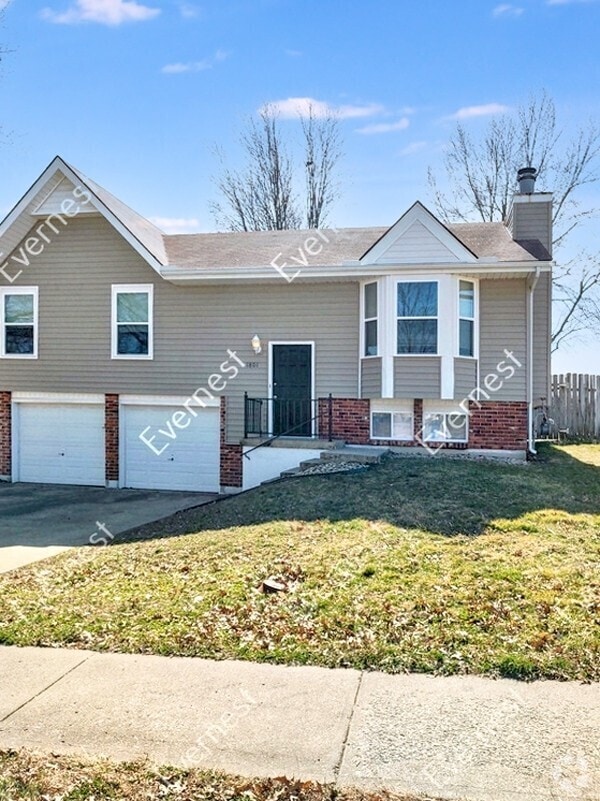 Building Photo - Charming 4-Bedroom Home with Spacious Yard...