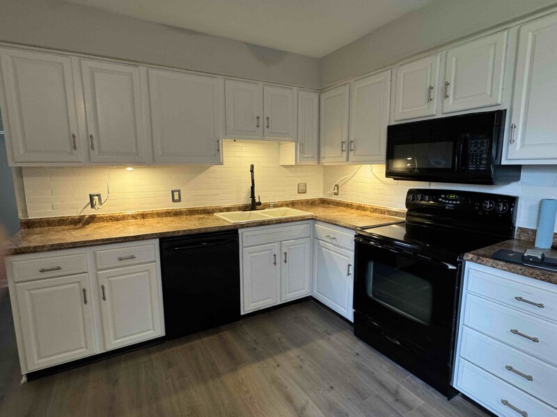 Building Photo - 1149 Navaho Dr