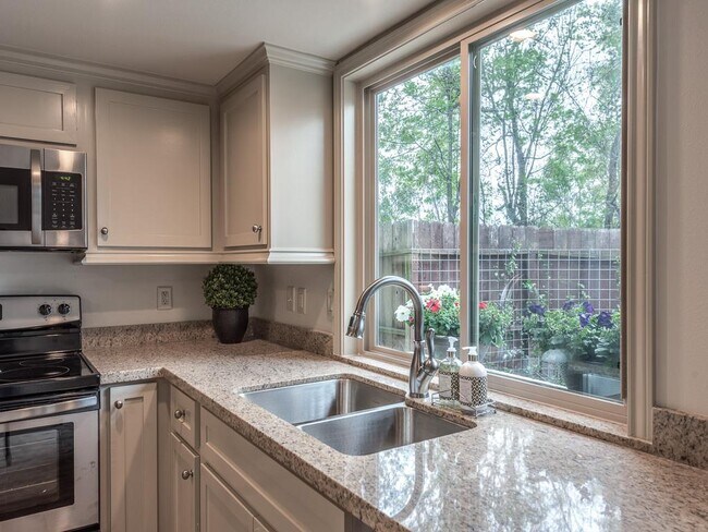 Building Photo - 14703 Barryknoll Ln