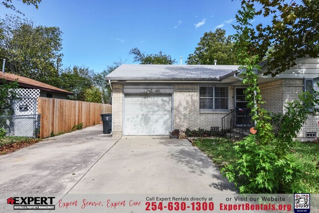 Building Photo - 3-Bedroom Home with  Hardwood Floors and S...