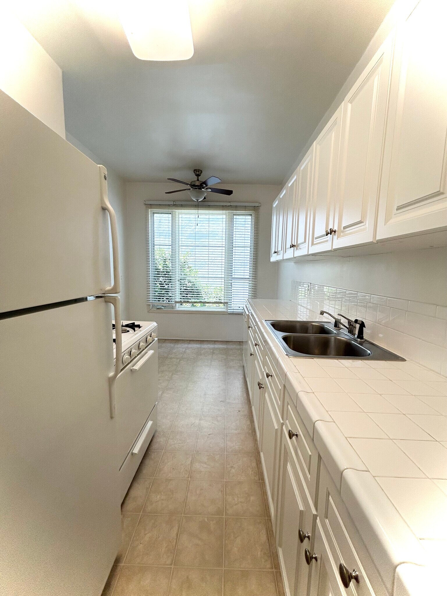 Kitchen - 9952 Robbins Dr