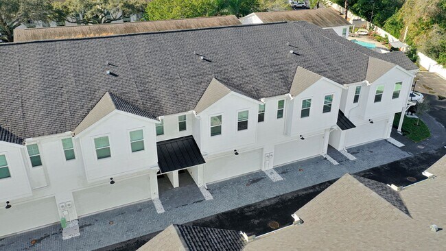 Building Photo - Brand New Constructed Townhouse in South Tampa - Available October 2024