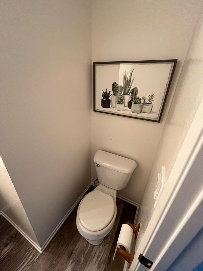 Building Photo - Spacious 4br/3ba Single Family Residence in Beautiful Eastlake Greens Community