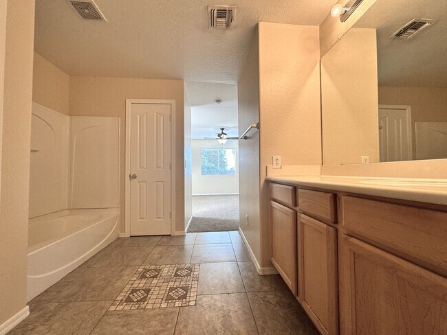 Building Photo - ***MOVE IN SPECIAL: $300 OFF MOVE IN -4 BEDROOM HOME IN TUSCANO