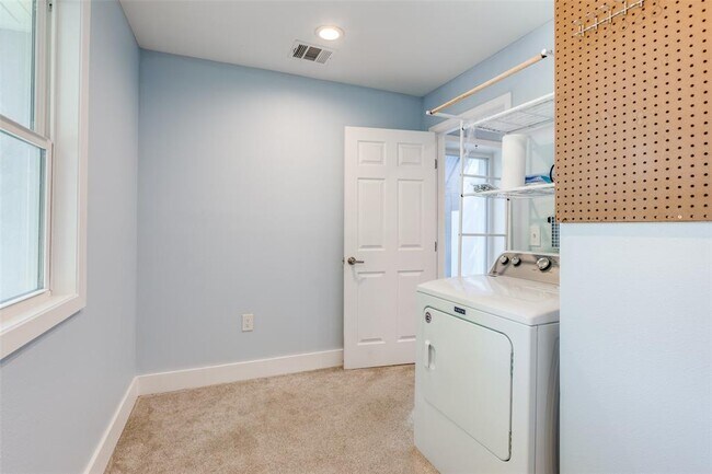 Building Photo - 935 La Posada Dr