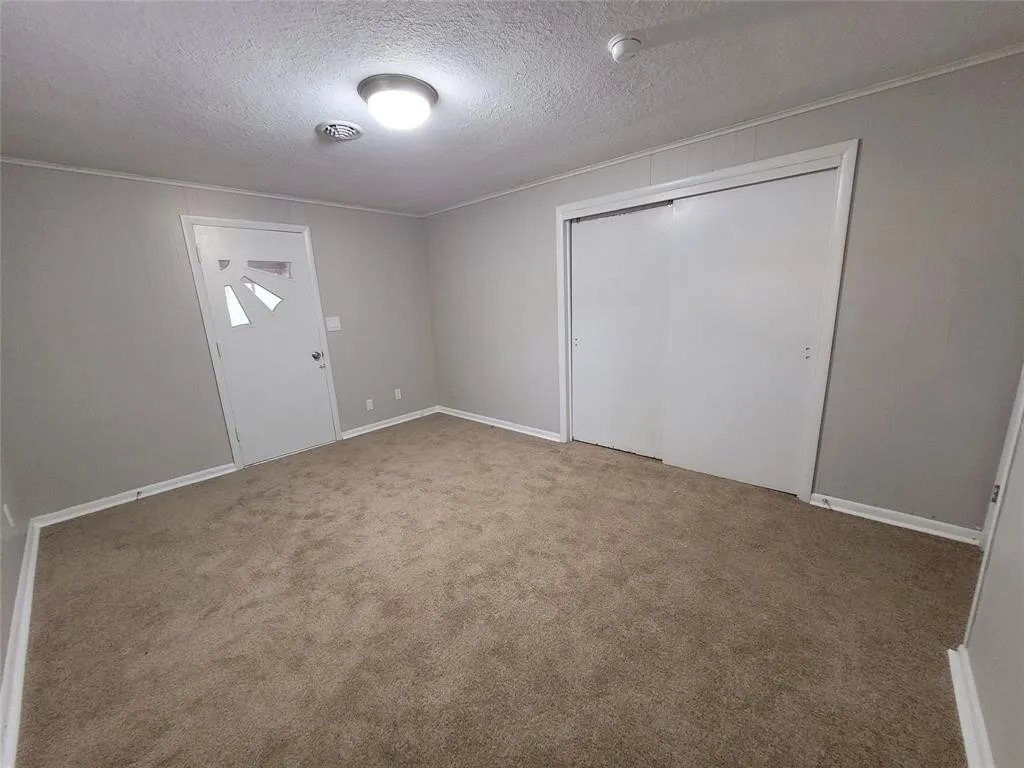 Building Photo - 2518 E 5th St