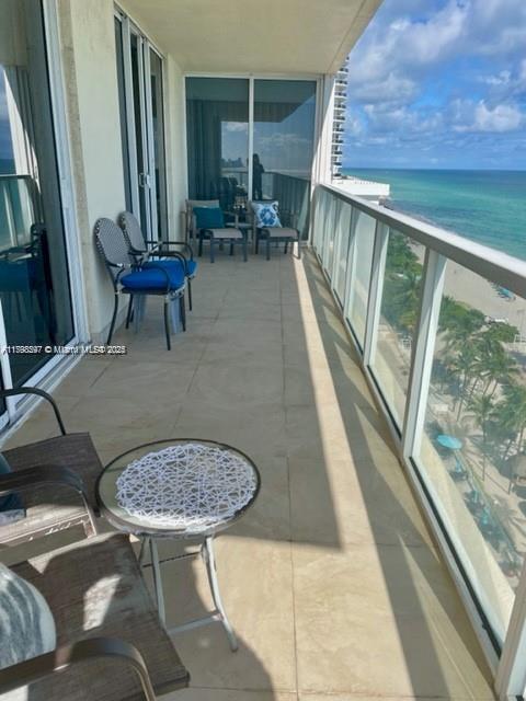 Building Photo - 16699 Collins Ave