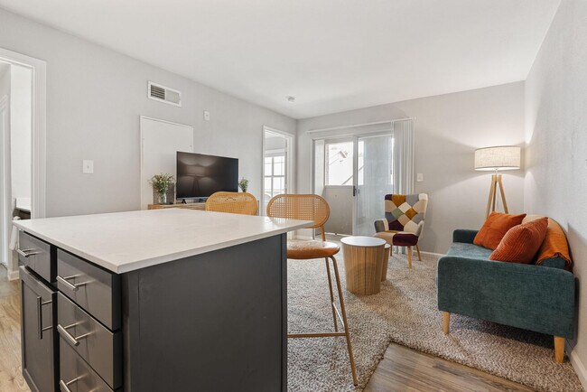 Building Photo - 8054 Exchange Dr