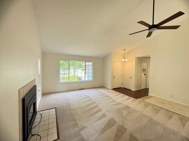 Building Photo - Beautifully Remodeled 3-Bedroom, 2-Bathroom home waiting for you !