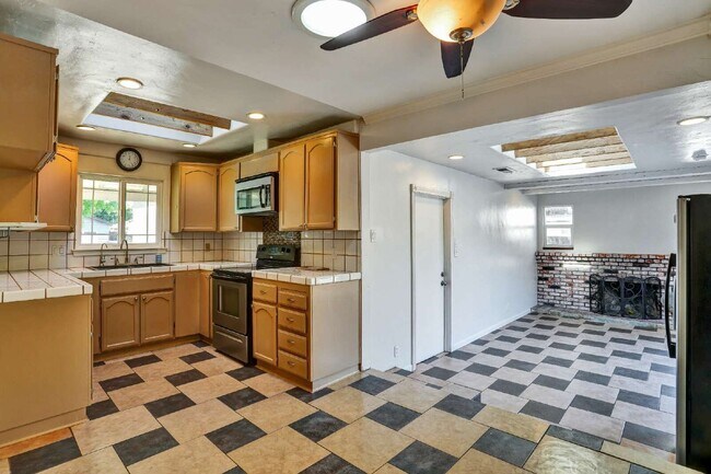 Building Photo - 229 Seabiscuit Dr