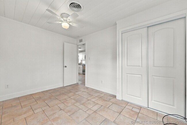 Building Photo - 120 Pleasant Pl