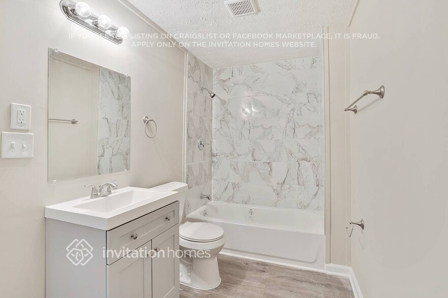 Building Photo - 6265 Lakeview Dr