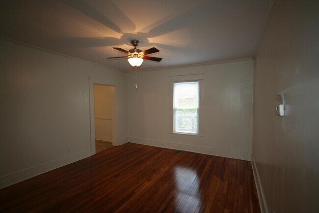 Building Photo - 1005 N Buchanan Blvd