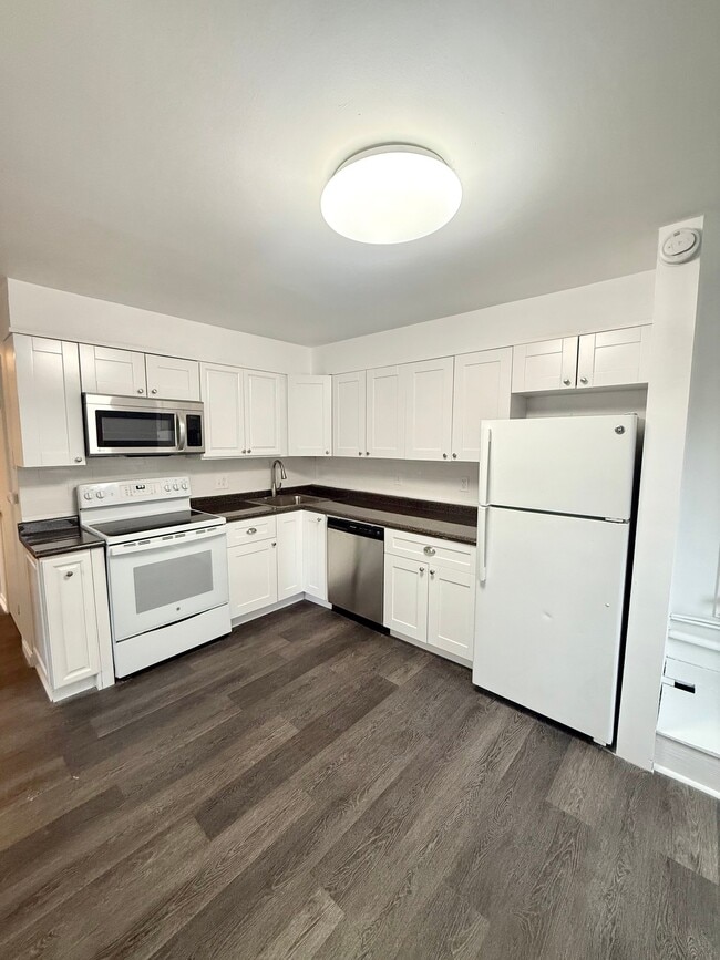 Building Photo - 1886 Ave B