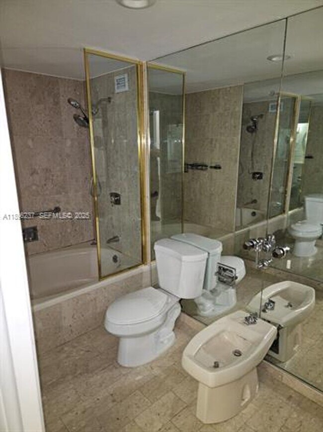 Building Photo - 1800 NE 114th St