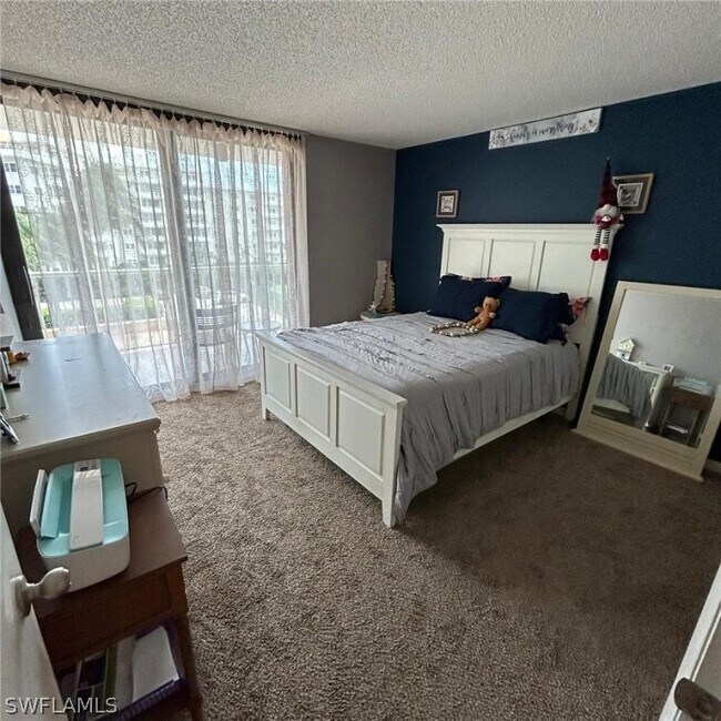Building Photo - 260 Seaview Ct