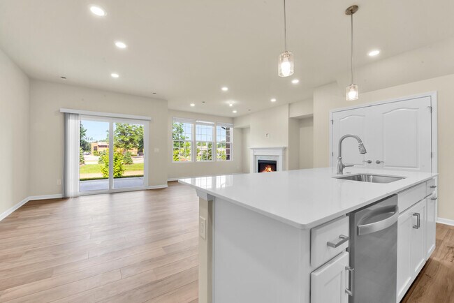 Building Photo - 104 Addison Cir