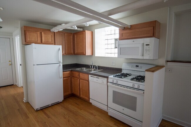 Building Photo - 4356 N Winchester Ave