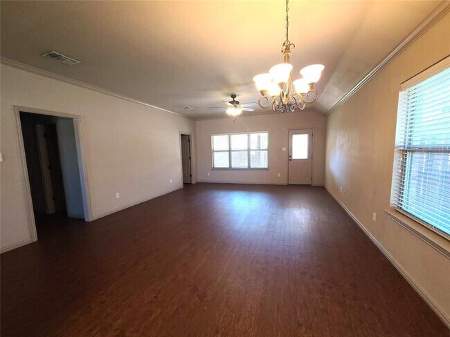 Building Photo - 1110 Avendale Dr