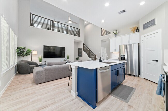 Building Photo - 10332 Rainbow Cove Ln