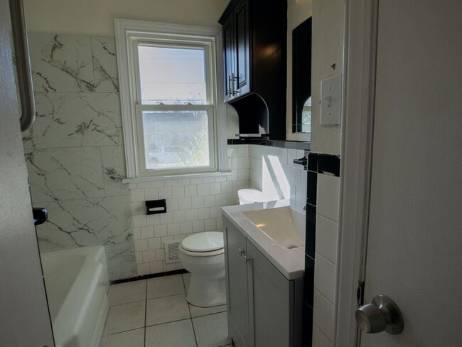 Building Photo - 2500 Byron St