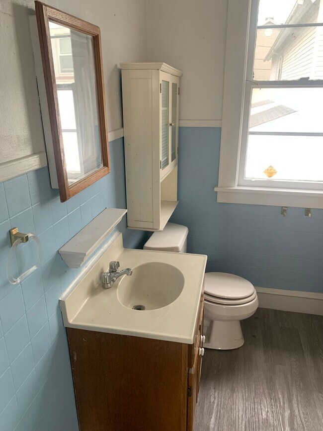 Building Photo - 511 E Elm St