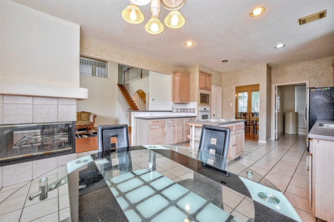 Building Photo - 6806 Rhodes Ct