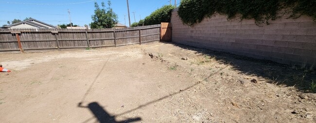 Building Photo - Newly Remodeled Mini Ranch 2 Bedroom Home *Additional RV Parking